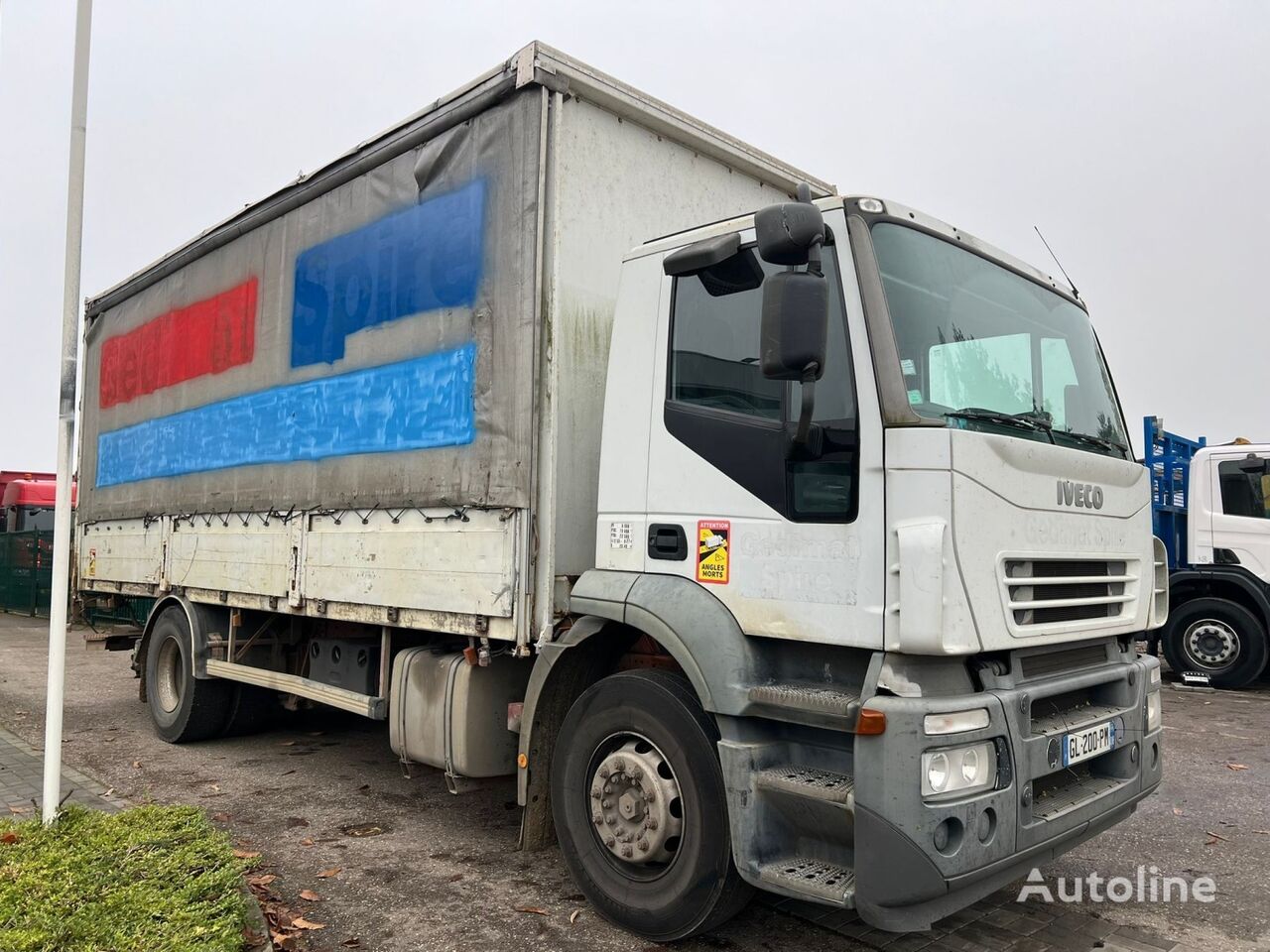 грузовик штора IVECO STRALIS 270 - 19T - BACHER RIDELLES - HAYON - BOX 6.50M