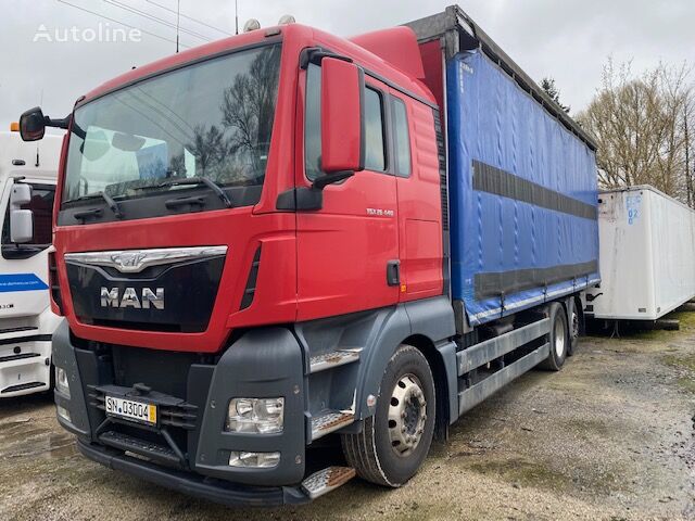 camion cu prelata culisanta MAN 26-440