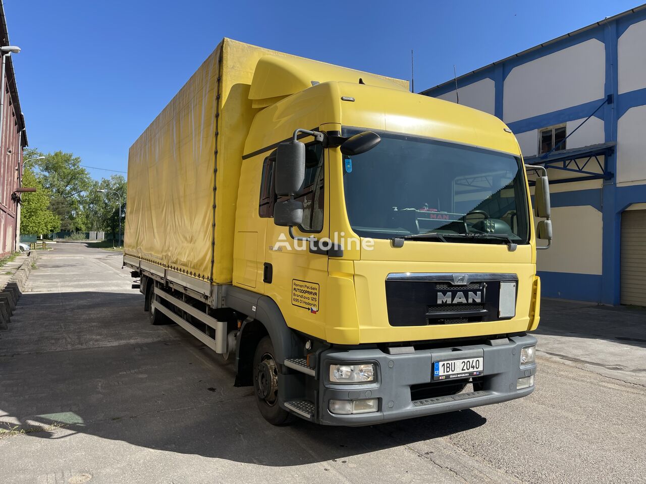 MAN TGL 12.180 curtainsider truck