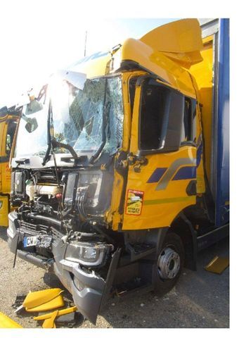 camion cu prelata culisanta MAN TGL 12.220 Jumboaufbau beschädigt accidentate