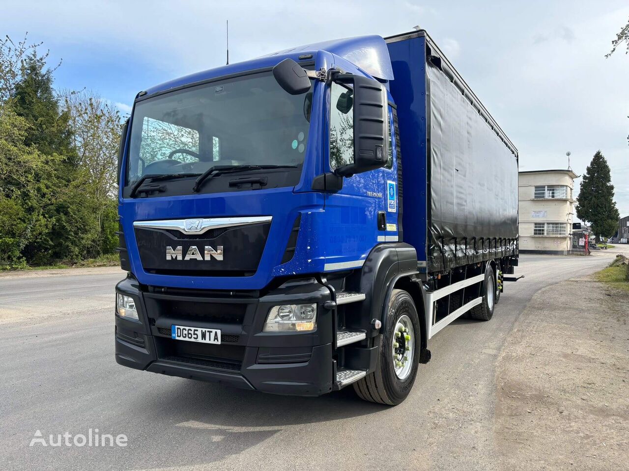 MAN TGS 26.360 curtainsider truck