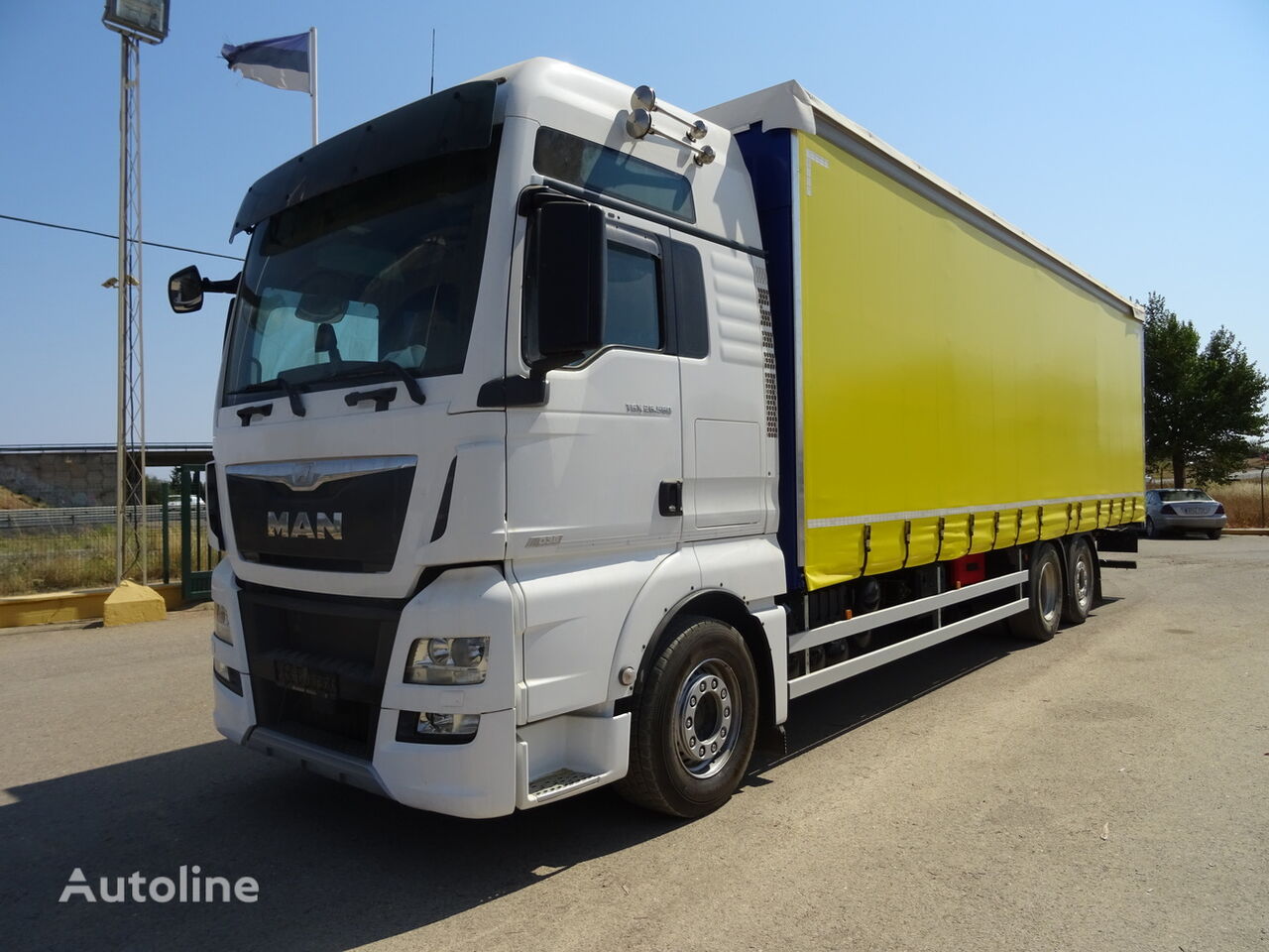 MAN TGX 28 560 curtainsider truck