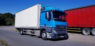 Mercedes-Benz 1830 curtainsider truck