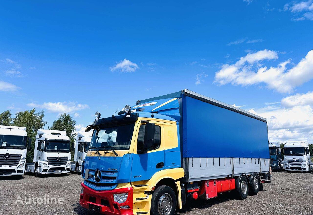 Mercedes-Benz Actros 2543  camión con lona corredera