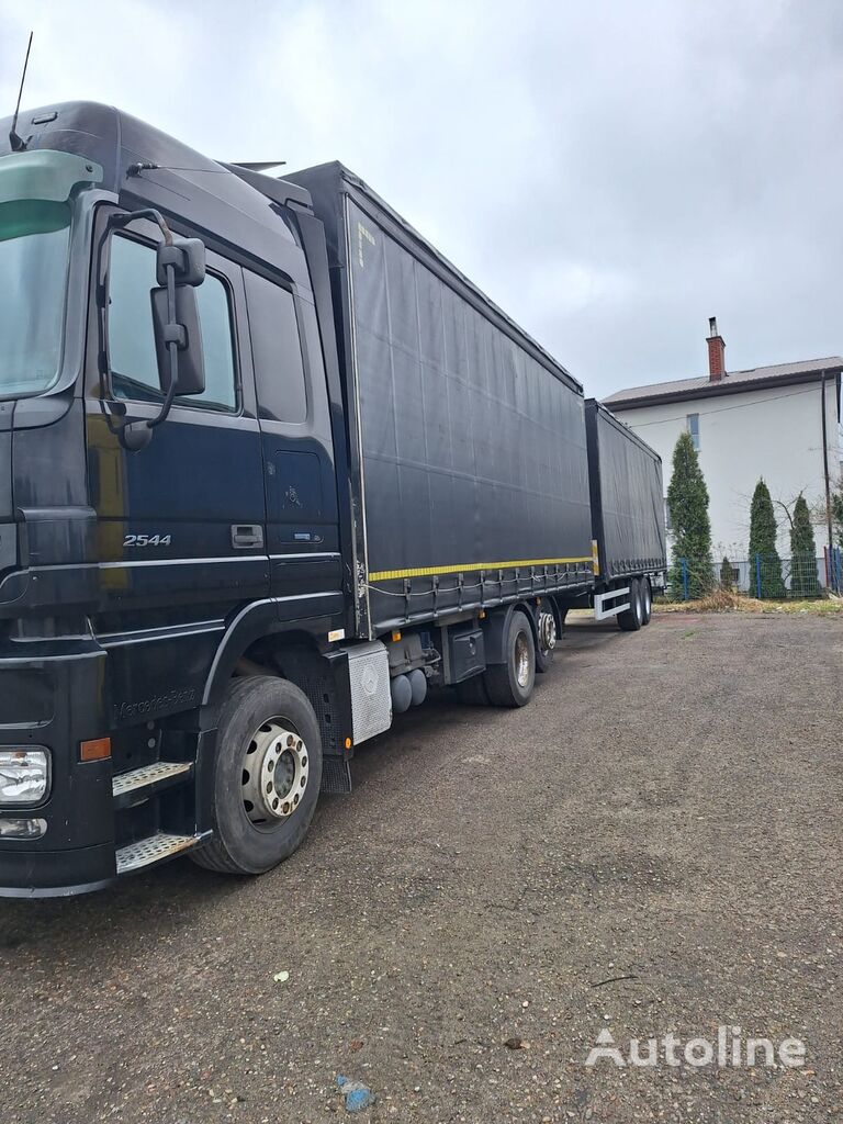 Mercedes-Benz Actros 2544 camión con lona corredera + remolque con lona corredera