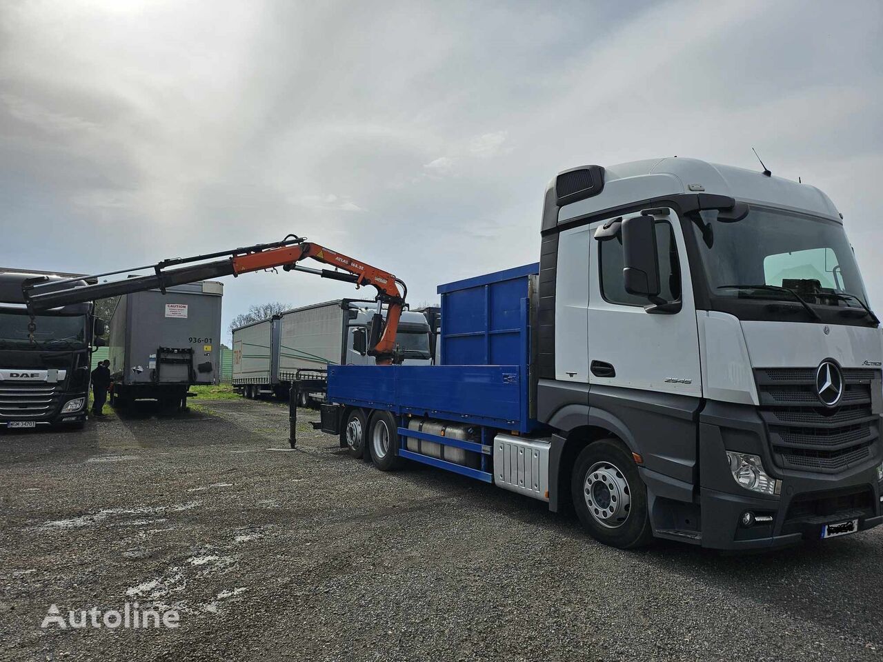 Mercedes-Benz Actros + Atlas camión con lona corredera