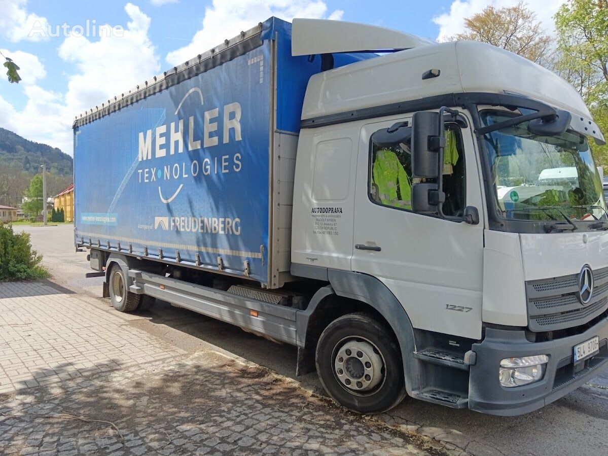 Mercedes-Benz Atego 1227 camión con lona corredera