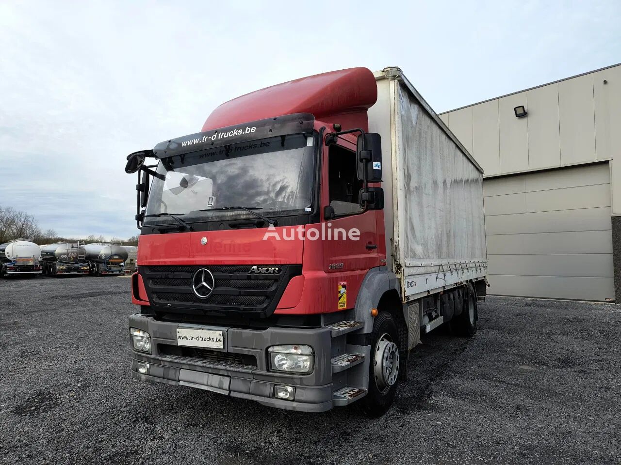 camião com lona deslizante Mercedes-Benz Axor 1829 + D'HOLLANDIA 2000 KG