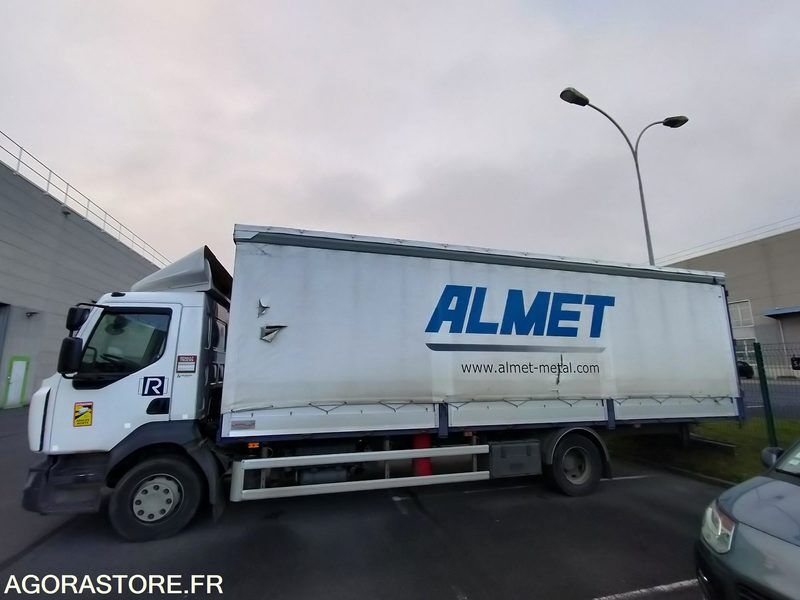 2020 Renault D-44835419