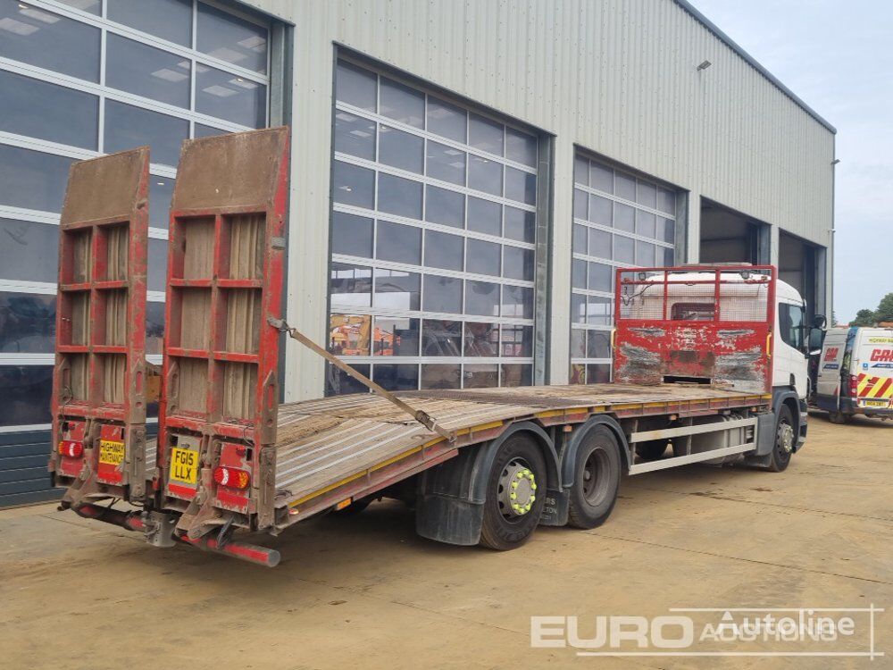 Scania P320 curtainsider truck