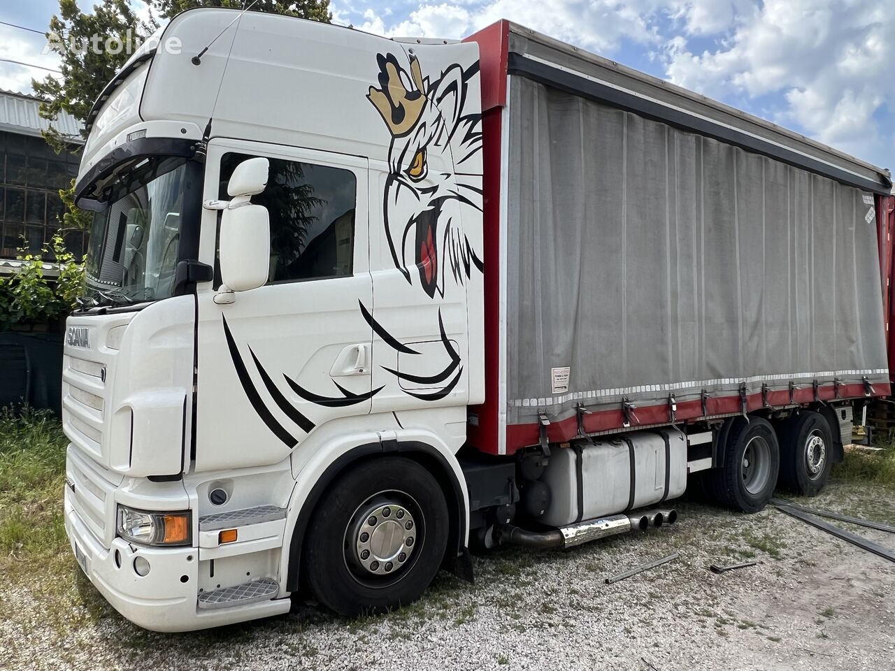 Scania R 580 curtainsider truck