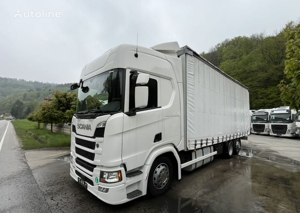 Scania R410 curtainsider truck