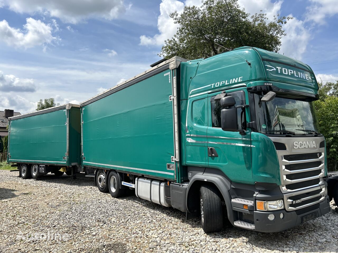 Scania R450 kravas automašīna ar aizkariem + aizkaru tipa piekabe