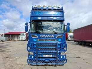 Scania R500  kravas automa&scaron;īna ar aizkariem + aizkaru tipa piekabe