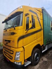 شاحنة ذات أغطية جانبية Volvo FH + مقطورة ستارة