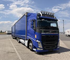 plachtov&eacute; vozidlo Volvo FH 500 + shrnovac&iacute; plachtovy prives