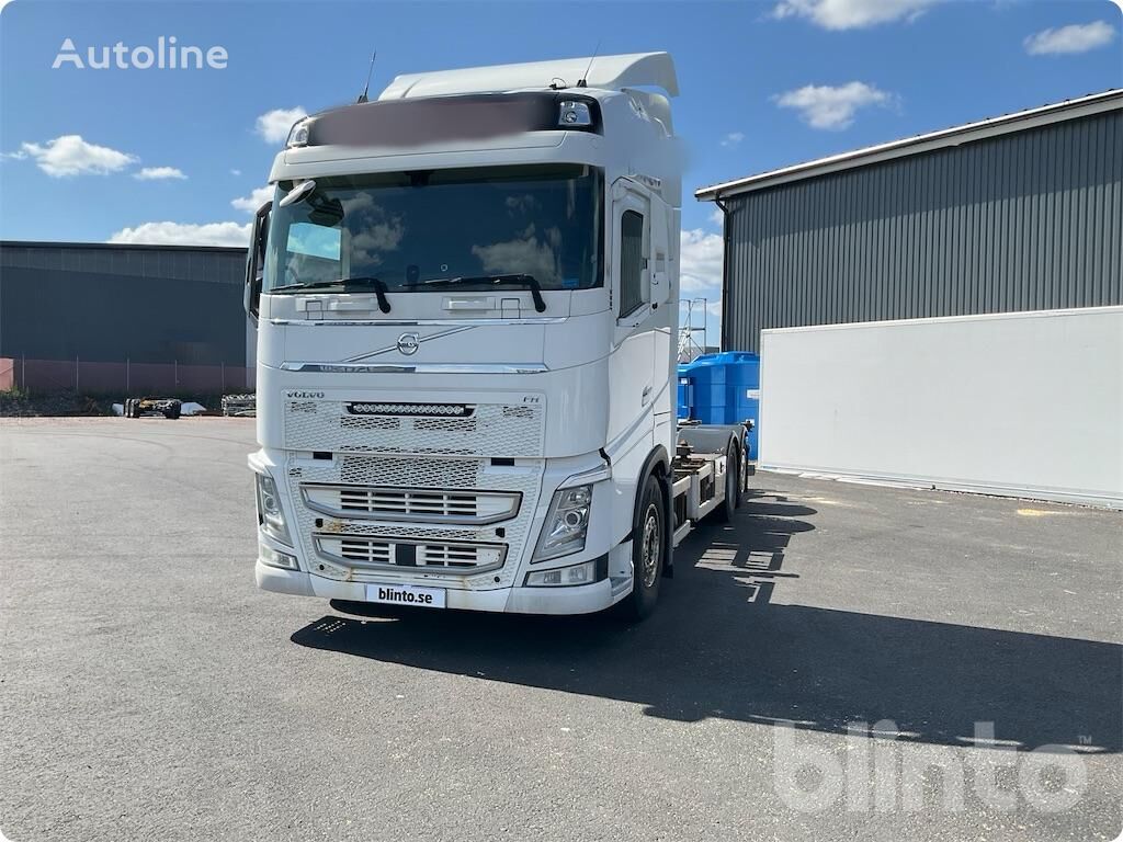 Volvo FH4 curtainsider truck