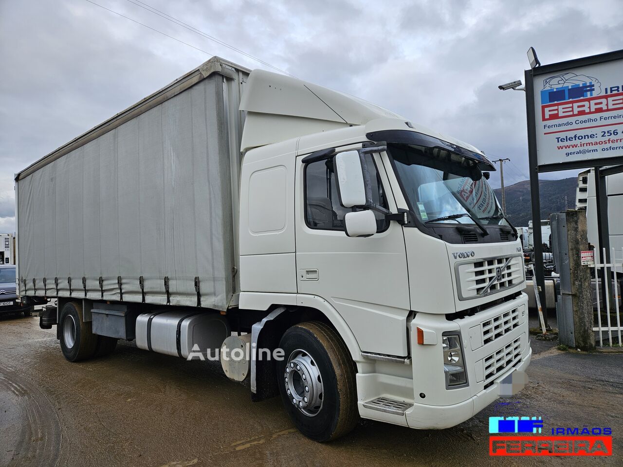 Volvo FM 300 4x2 lona curtainsider truck