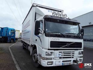 Volvo FM 7 curtainsider truck