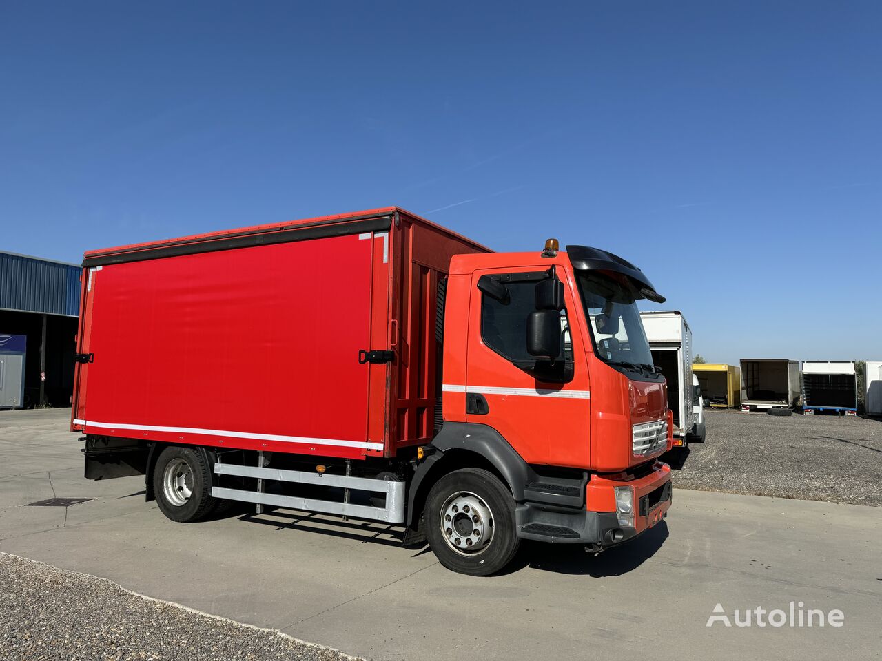 侧帘货车 Volvo Fl 260. 14 ton. Botellero. Bebidas. 262000 km