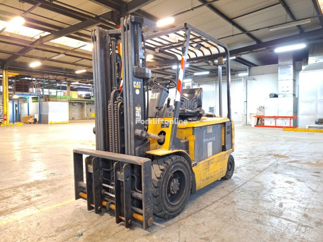 Caterpillar EP30K-PAC diesel forklift