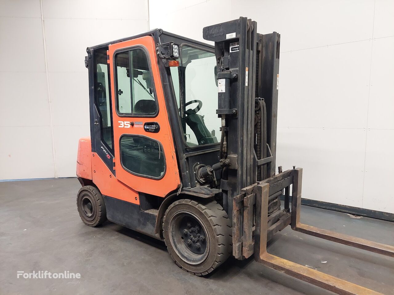 дизельный погрузчик Doosan D35C-5