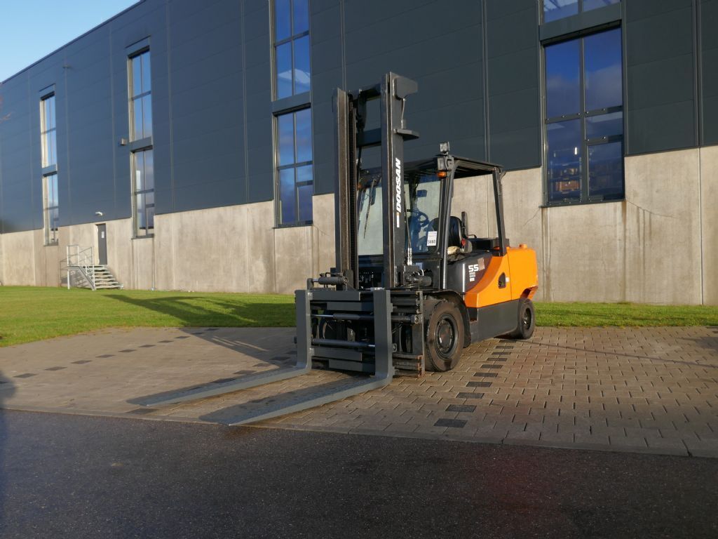 chariot élévateur diesel Doosan D55C-7