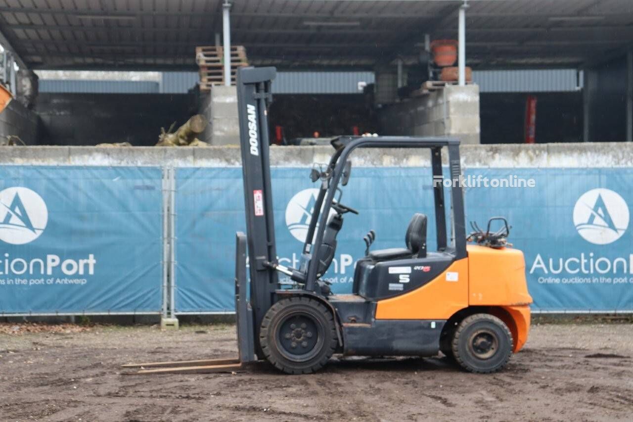 дизельный погрузчик Doosan G35C