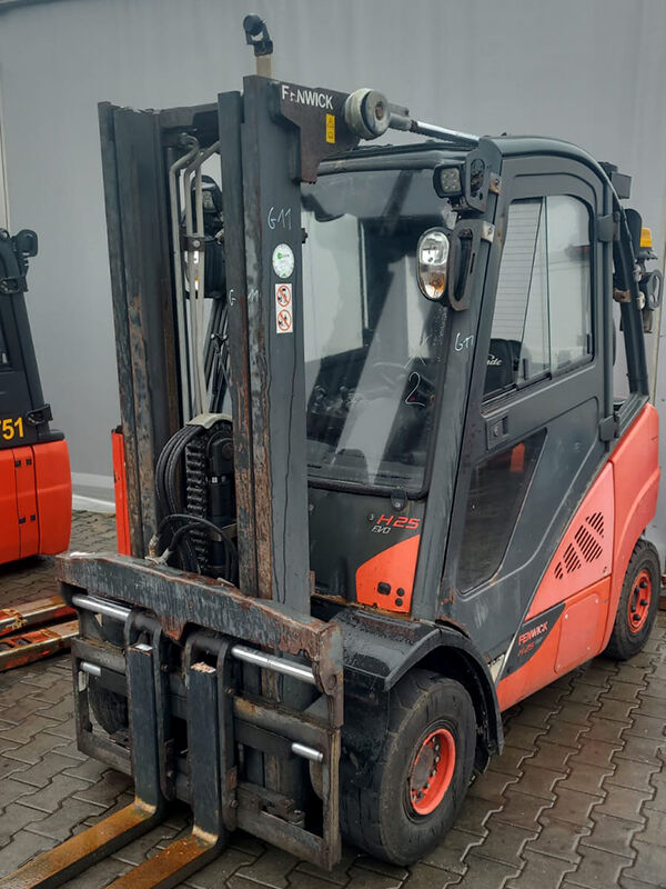 Linde H25D-02 diesel forklift