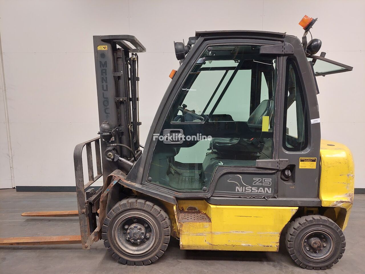 Nissan FD02A25Q diesel forklift