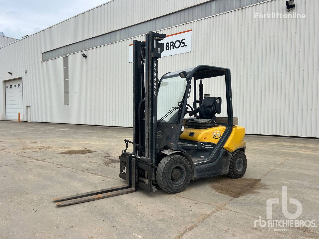 OM CARRELLI XD 25 2500 kg Chariot Elevateur diesel forklift