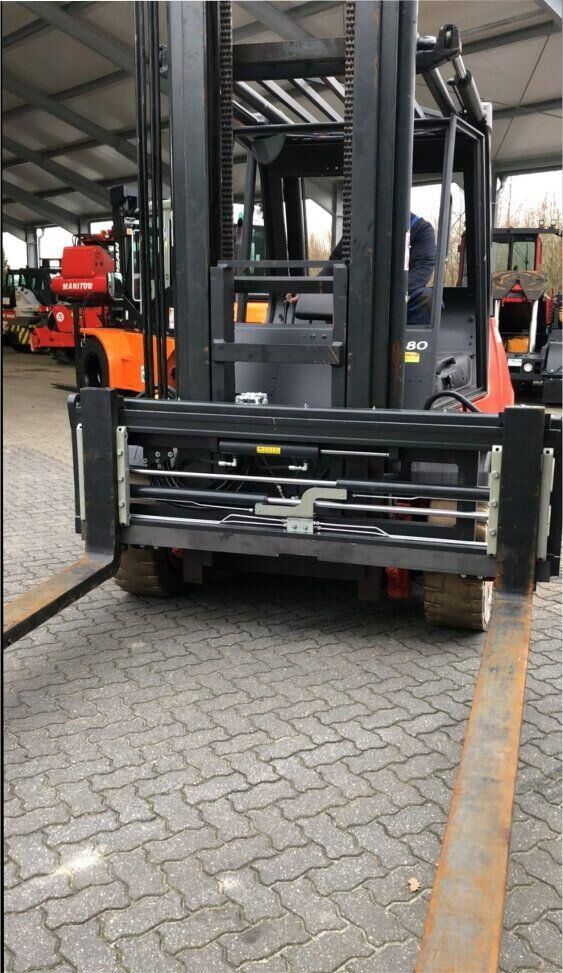 *Sonstige 8t / 600 / 2200mm Zinkenverstellgerät Seitenschieber carretilla diésel - Forkliftonline