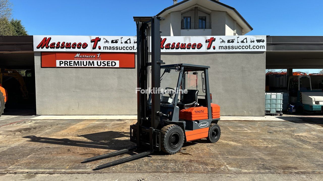 Toyota 02-5FDF25 diesel forklift