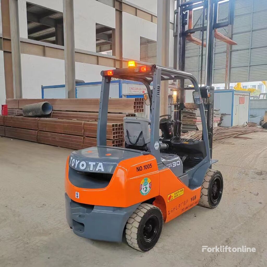 Toyota 8F30 dizel viljuškar - Forkliftonline