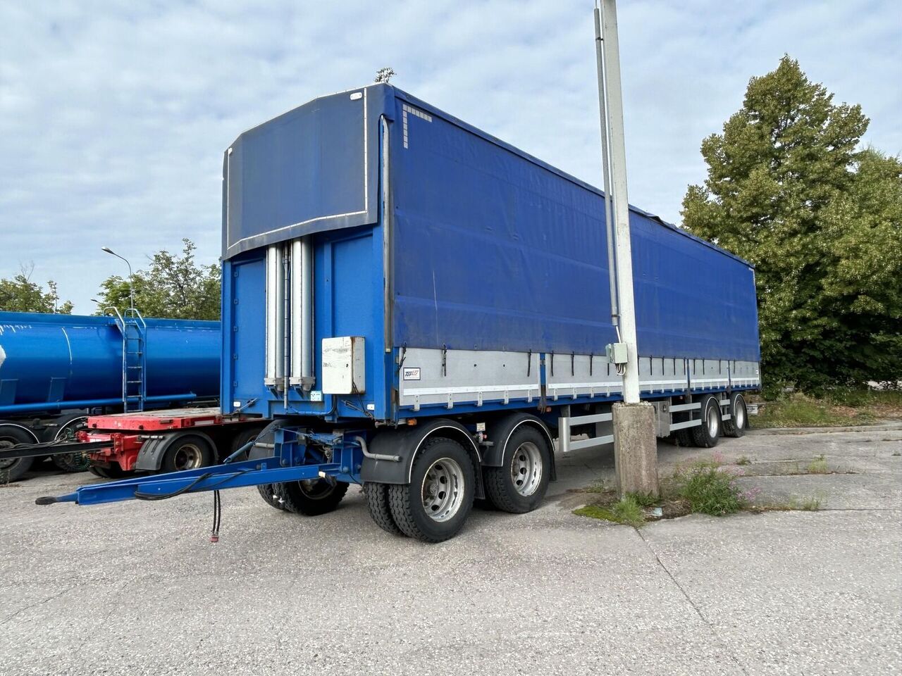 Toplift dump trailer