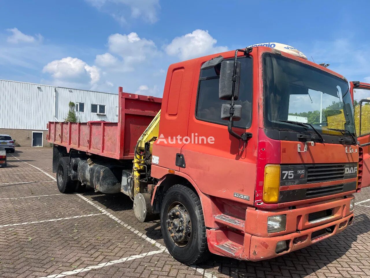 DAF 75.300 ATI TIPPER WITH CRANE dump truck