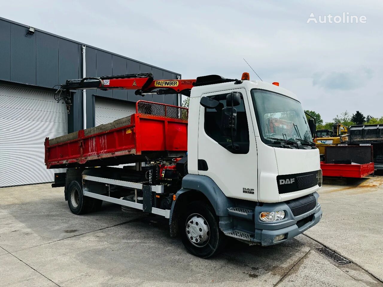 camion-benne DAF LF55.180 KIPPER+KRAAN PALFINGER PK7501