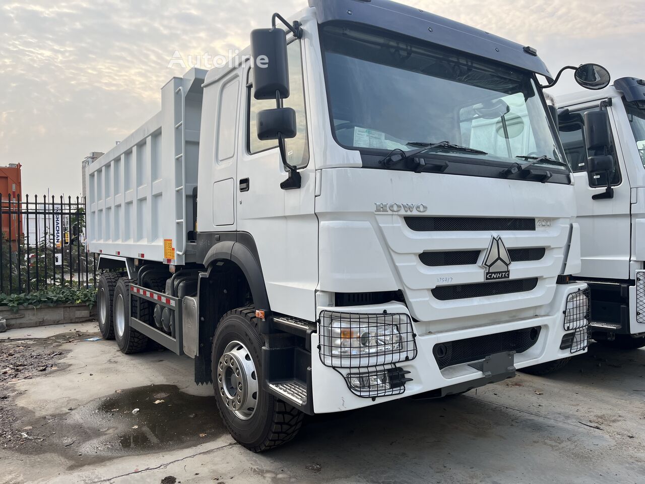 Xe ben Howo ZZ3257N3847 mới - Autoline