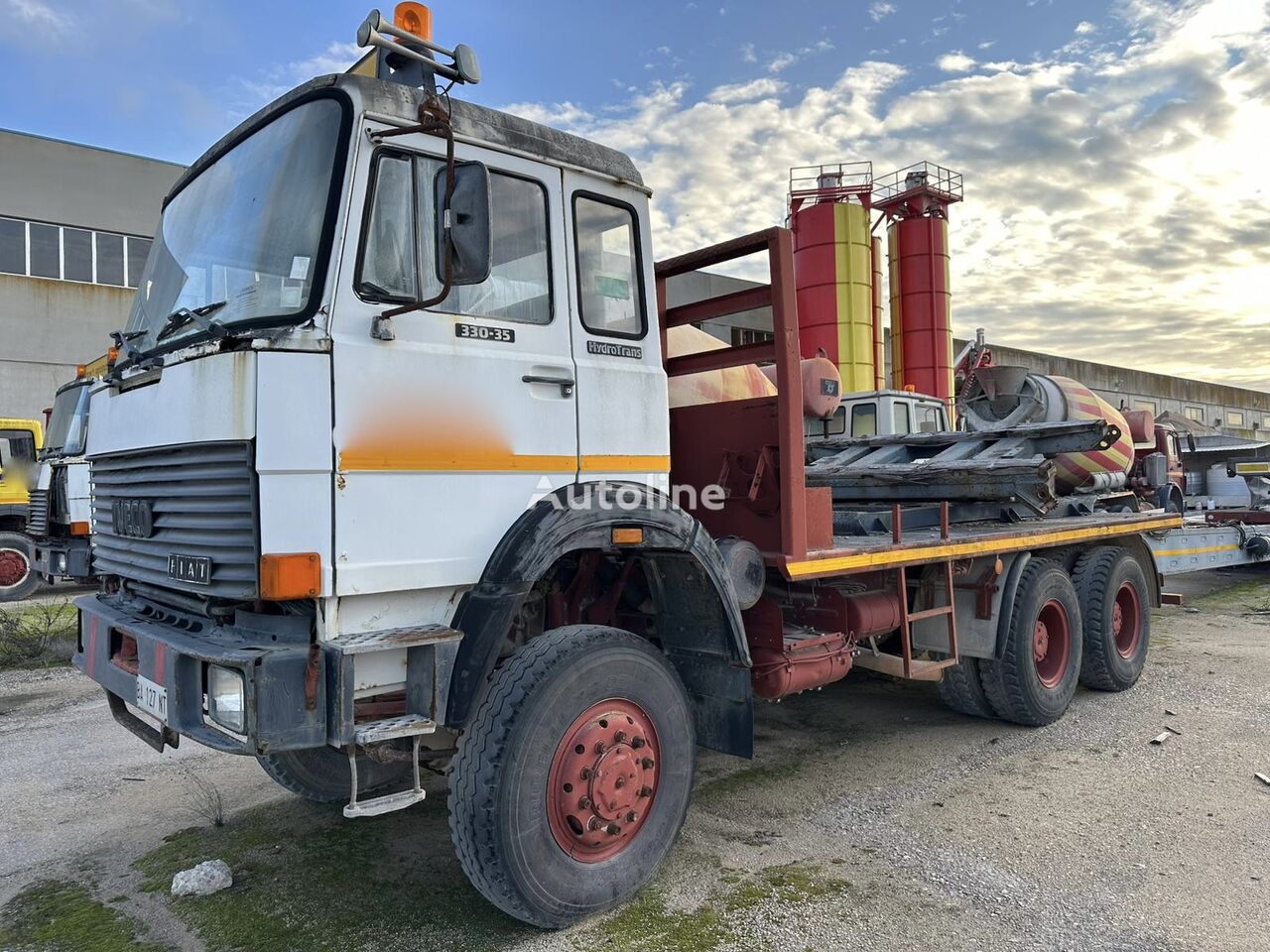 شاحنة قلابة IVECO 330 35