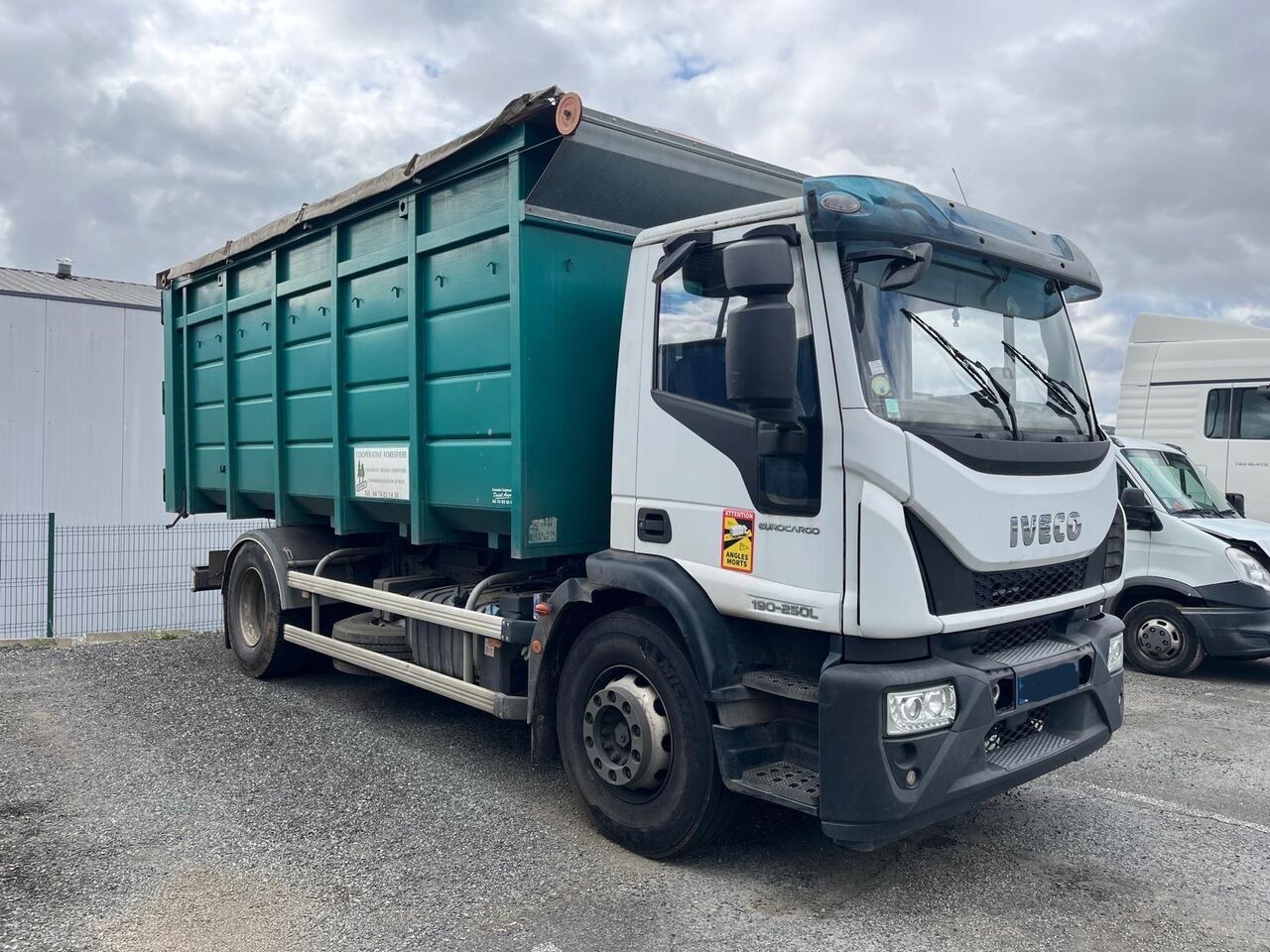 Camion-benne IVECO Eurocargo 180e25 à vendre | Autoline CA Camion-benne IVECO Eurocargo 180e25 - Autoline