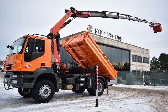 IVECO TRAKKER volquete