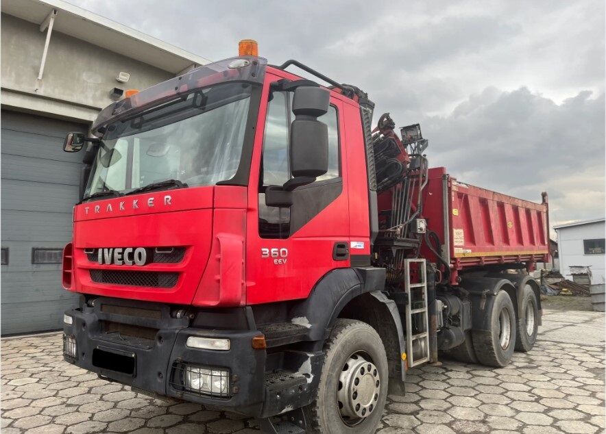 camion ribaltabile IVECO TRAKKER 360 Tipper + Crane  HIAB 144 B-2