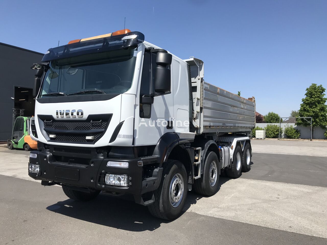 ανατρεπόμενο φορτηγό IVECO TRAKKER 500/EU6/8X4/MEILLER/3 OLDALRA BILLENŐ/350tkm