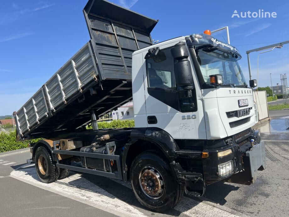 IVECO Trakker 190E33 dump truck