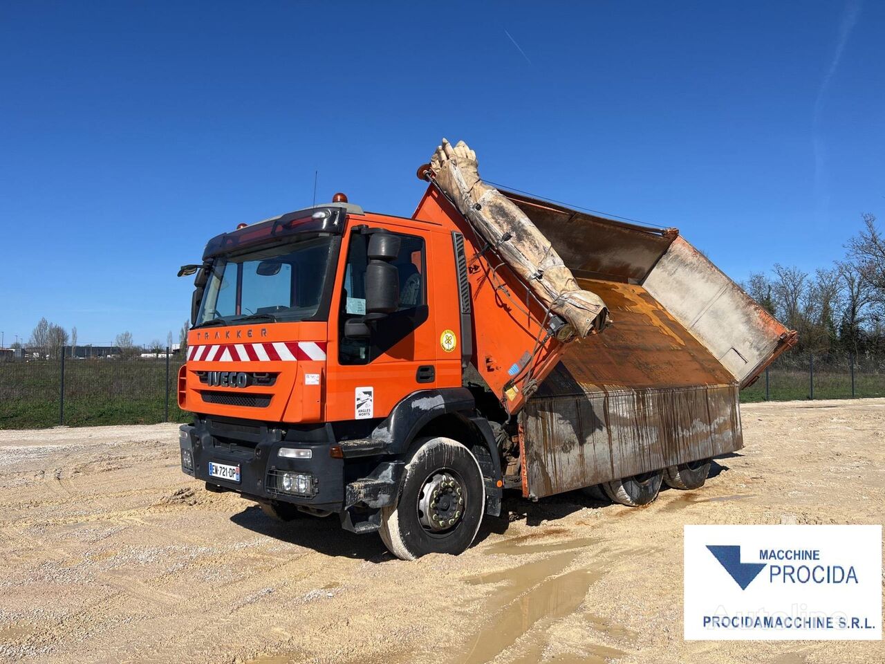 شاحنة قلابة IVECO Trakker 360