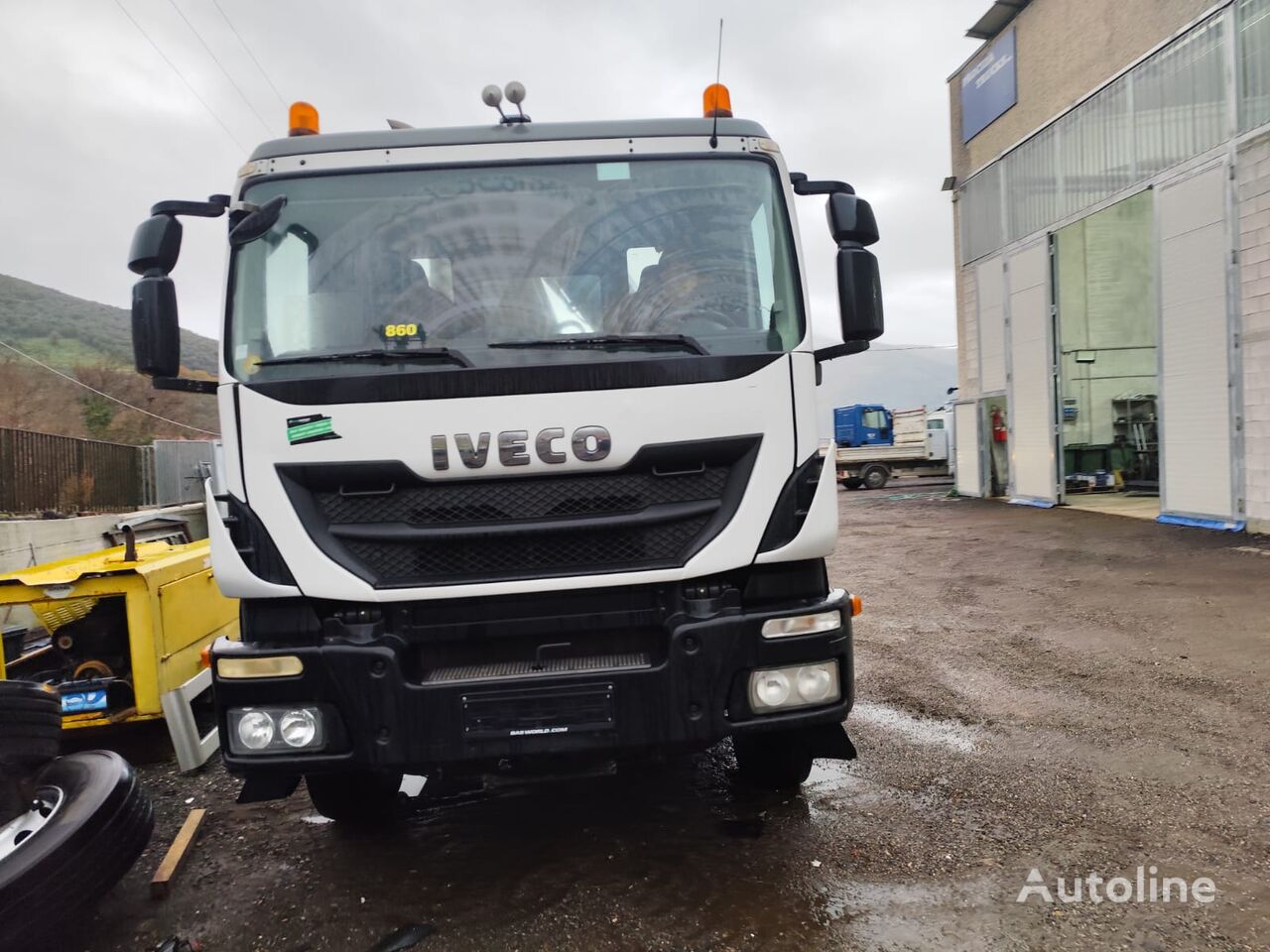 شاحنة قلابة IVECO Trakker 360