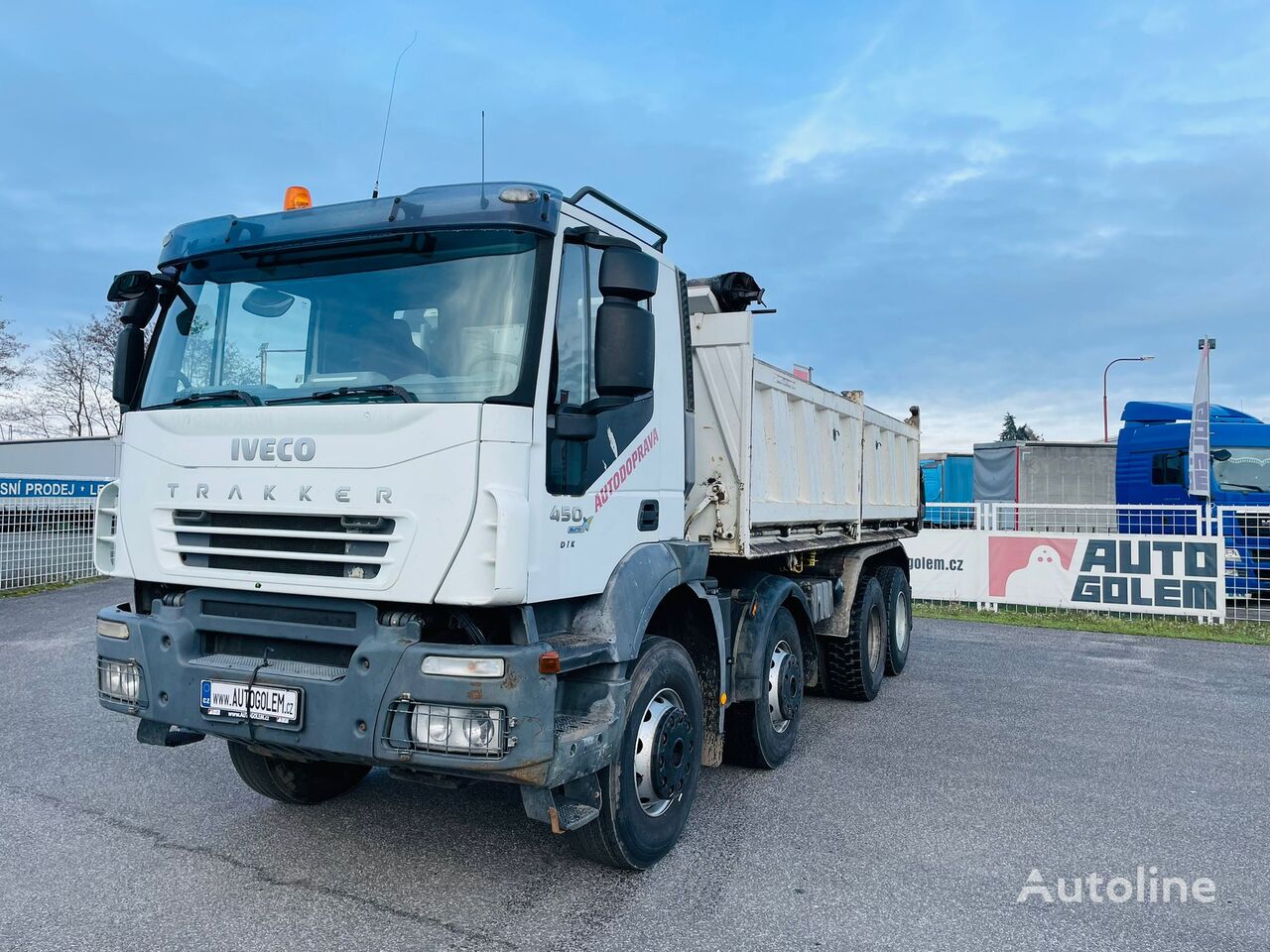 IVECO Trakker 450 8x4 tippelad lastbil