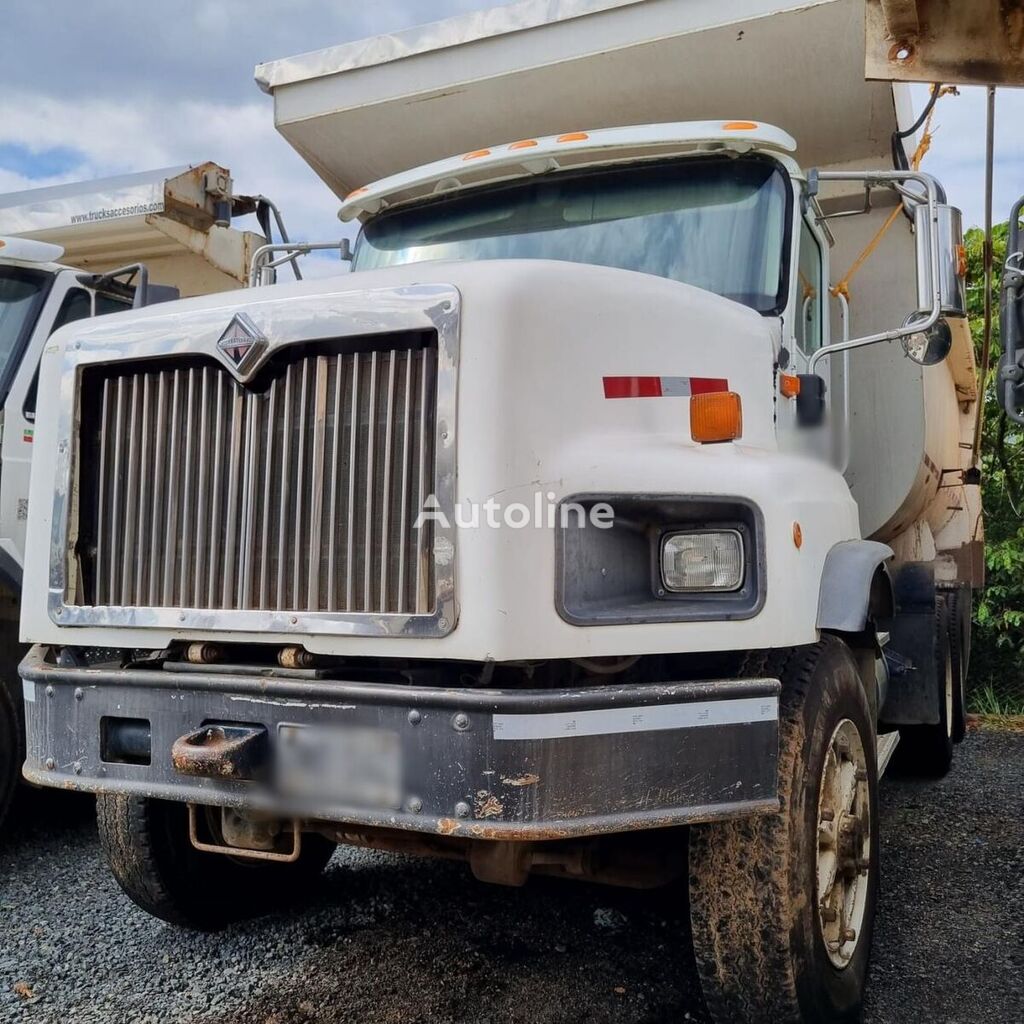 International 4900 dump truck