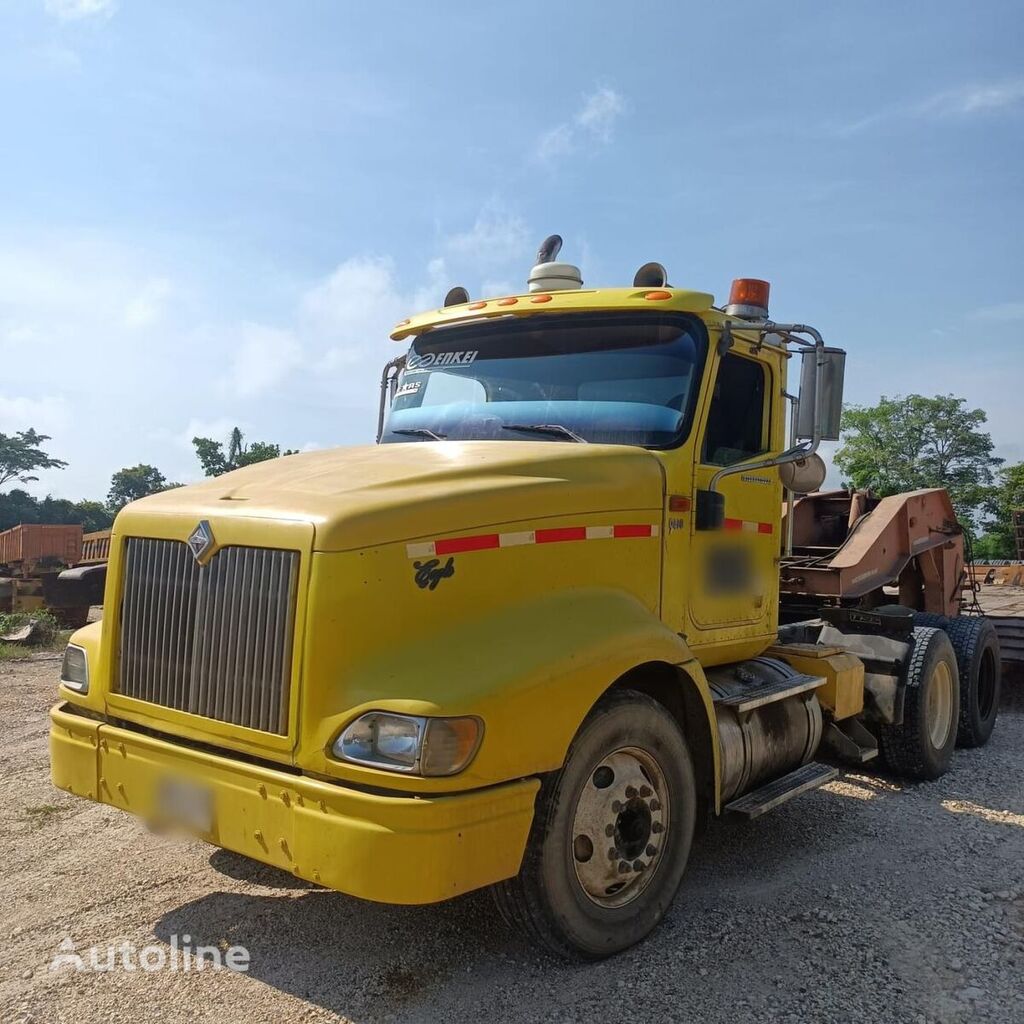 International 9400 ISBA 6X4 dump truck