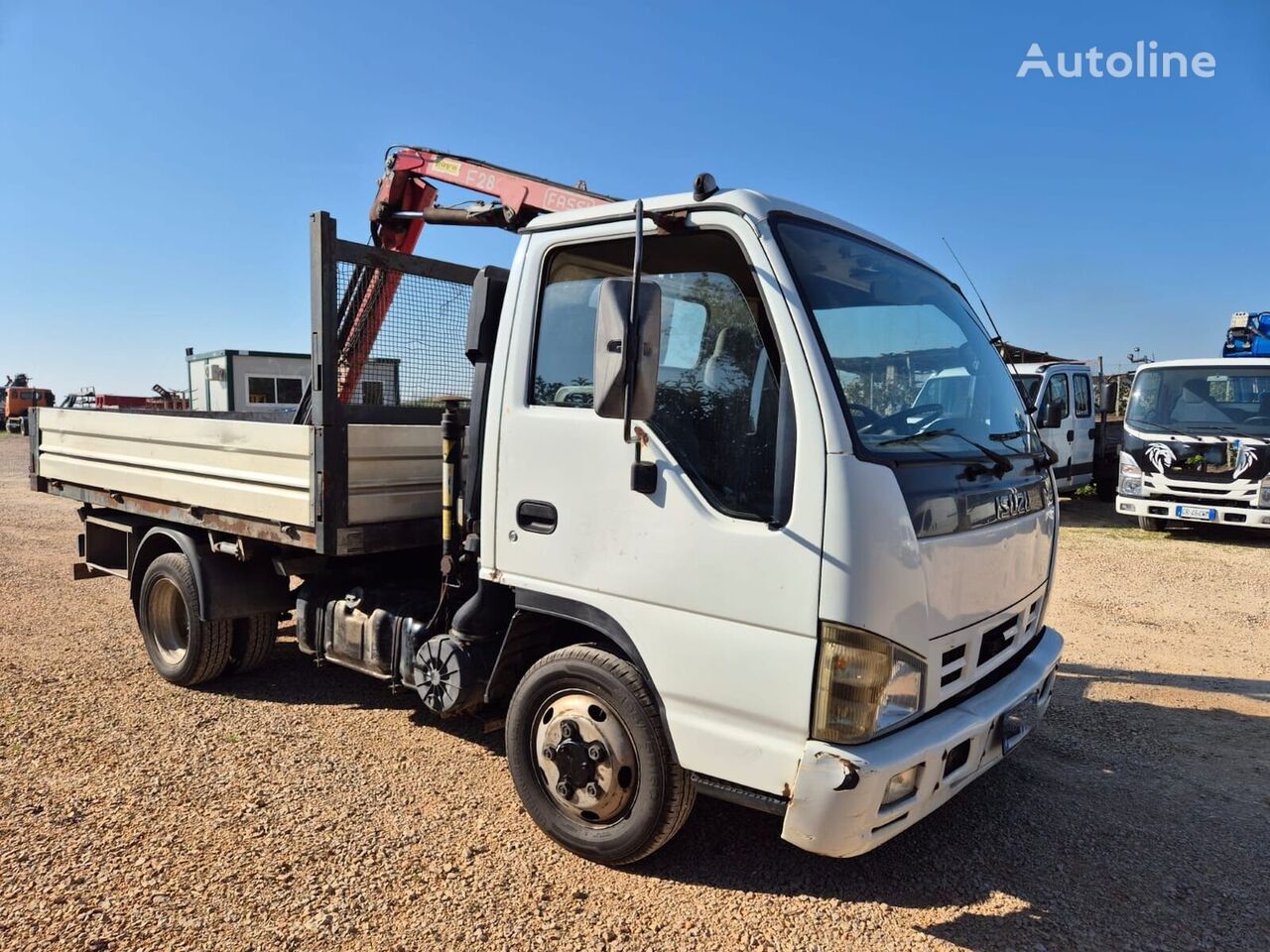 شاحنة قلابة Isuzu NPR